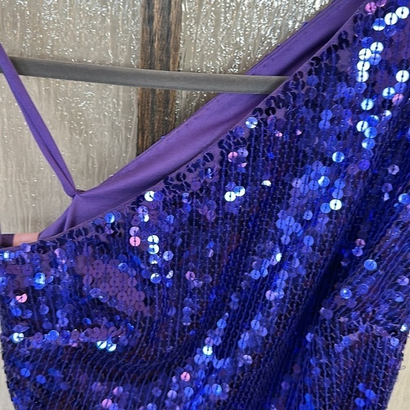 Mac Duggal One-Shoulder Sequin Column Gown size 4. - Picture 17 of 17